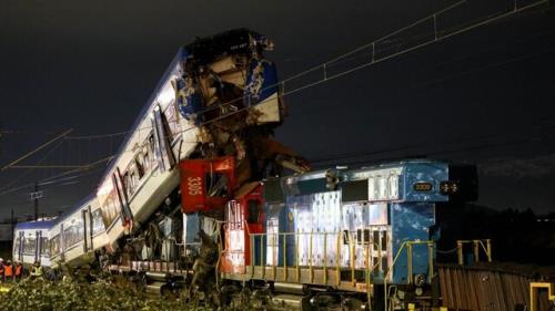 برخورد مرگبار ۲ قطار در شیلی بازداشت یک راننده قطار و یک اپراتور راه آهن